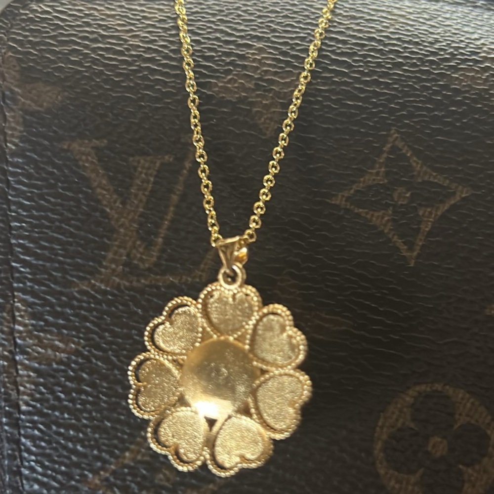 Beautiful Thai Flower Necklace - Picture 2 of 3